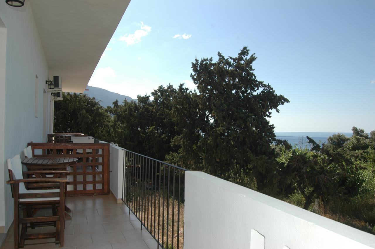 Pachnes Bed And Breakfast Agia Roumeli Exterior foto