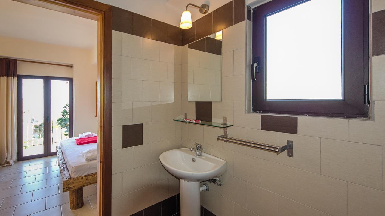 Pachnes Bed And Breakfast Agia Roumeli Exterior foto
